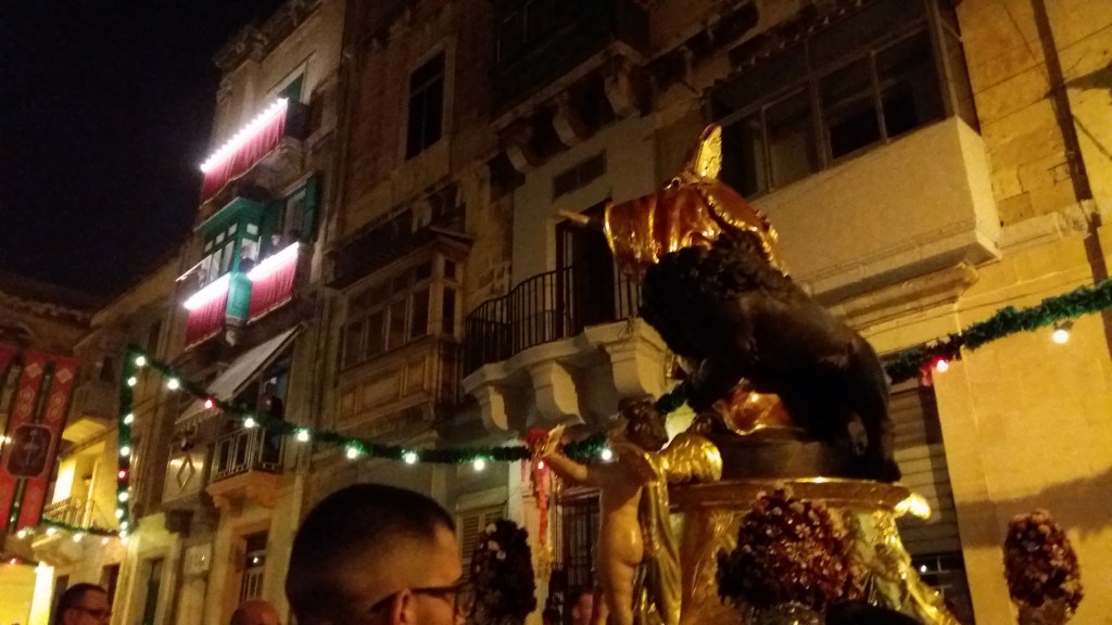 F’ġieħ il-qaddisin li hemm&nbsp;fis-sema