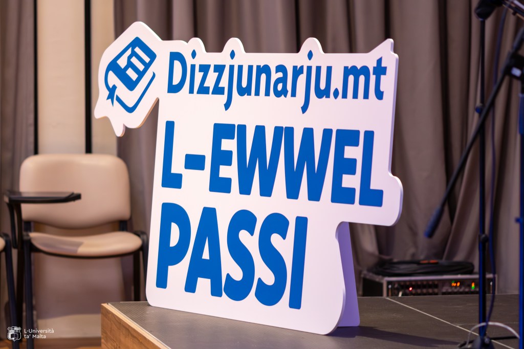 Habemus Dizzjunarju!